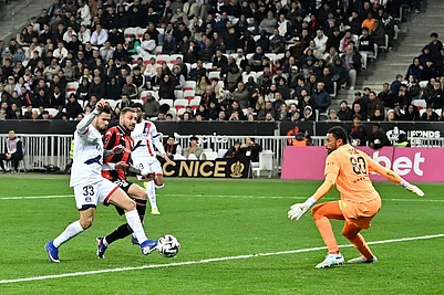 | Photo: AP/Philippe Magoni : PSGs Warren Zaire-Emery, left, scores his sides fourth goal during the French League One soccer match between Nice and Paris Saint-Germain in Nice, France.
