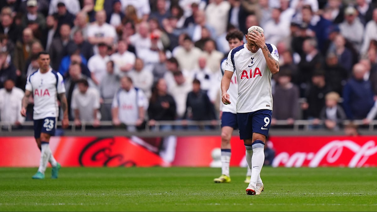 | Photo: AP/Bradley Collyer : Tottenham Hotspur's Richarlison appears dejected after his side concede a second goal, during the English Premier League soccer match between Tottenham Hotspur and Nottingham Forest, in London, Sunday, March 22, 2026. 