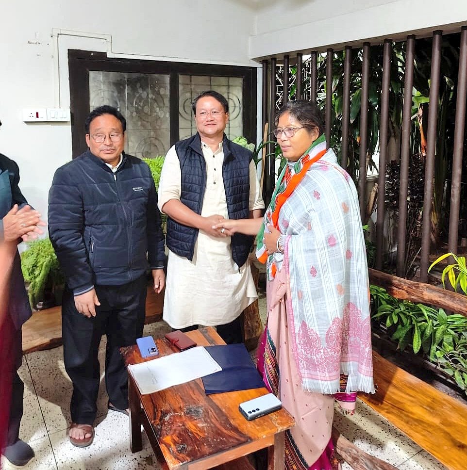 X : 
​Nandita Gorlosa joins Congress in Assam