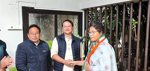 X :
Nandita Gorlosa joins Congress in Assam