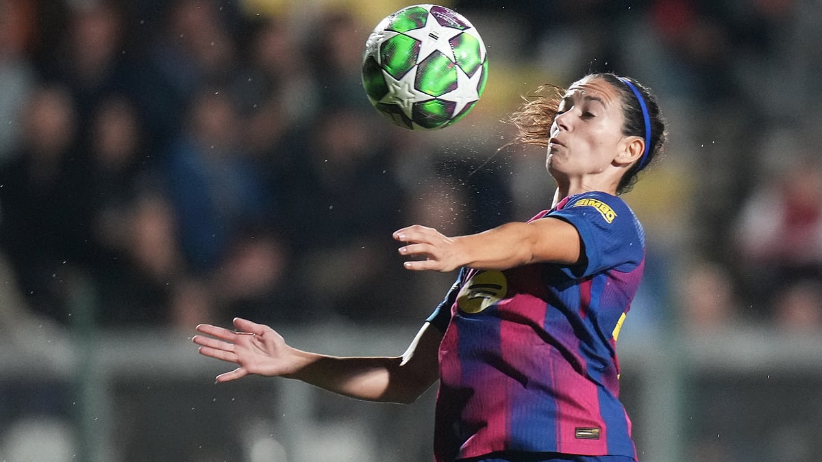 | Photo: AP/Alessandra Tarantino : Barcelona's Aitana Bonmati controls the ball during the Women's Champions League soccer match between Roma and Barcelona, in Rome, Wednesday, Oct. 15, 2025. 