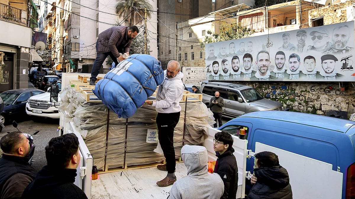 Imago : People preparing for evacuation 