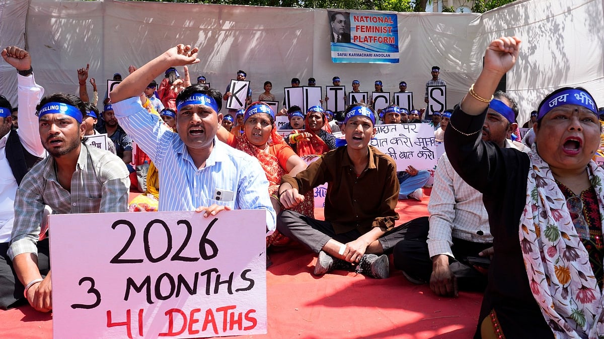 Photo: Suresh K Pandey : Safai Karamchari Andolan (SKA), along with hundreds of safai karamcharis from nearly 10 states were gathered at Jantar Mantar in New Delhi to express their pain and anguish and to demand justice.
