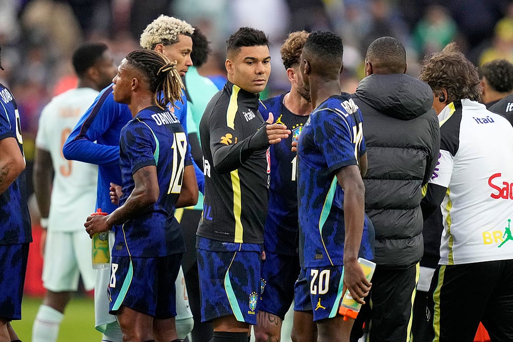 | Photo: AP/Charles Krupa : Brazils Casemiro, center, greets teammate Luiz Henrique as he leaves the field after the international friendly soccer match between Brazil and France in Foxborough, Mass.