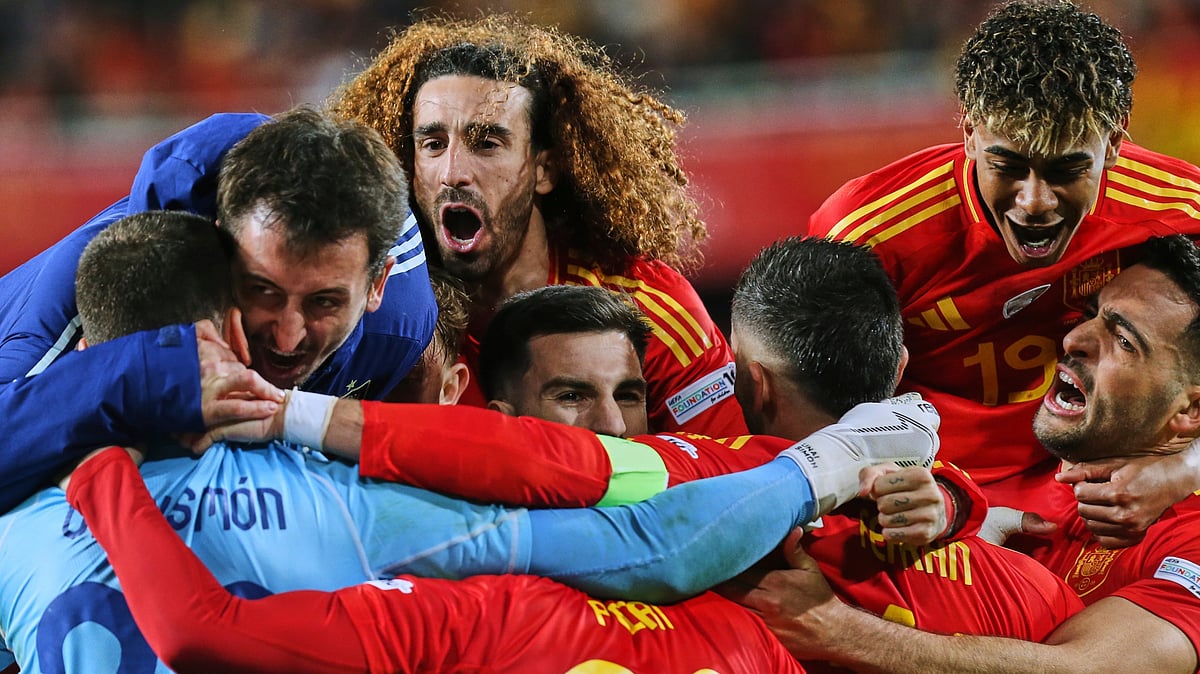  (AP Photo/Alberto Saiz) : Spanish players celebrate their victory after the UEFA Nations League quarterfinal second leg match between the Netherlands and Spain at Mestalla stadium in Valencia, Spain, Sunday, March 23, 2025.