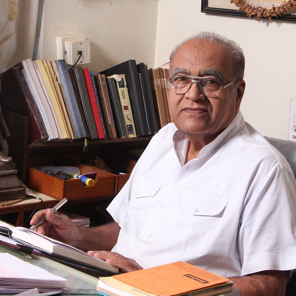 Committed to the cause of researching history and writing, Dr Jaysingrao Pawars demise is a huge loss for Maharashtra. 