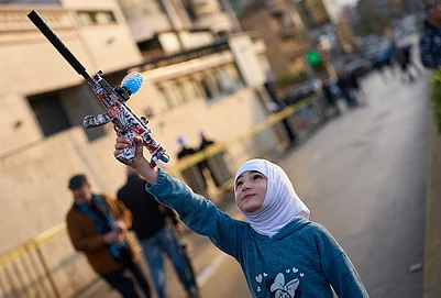 | Photo: AP/Emilio Morenatti : A girl holds a toy gun during a protest outside Irans embassy, where dozens of people gathered waving Hezbollah and Iranian flags in solidarity with the Islamic Republic, in Beirut, Lebanon.