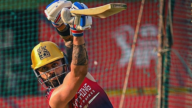 RCBTweets/X : Virat Kohli in RCB training ahead of IPL 2026 clash against SRH at the M Chinnaswamy Stadium in Bengaluru. 