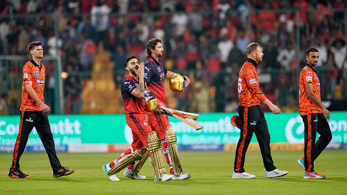 (AP Photo/Aijaz Rahi) : Royal Challengers Bengalurus Virat Kohli, second left, gestures to the fans as he walks out with teammate Tim David after winning the Indian Premier League cricket match against Sunrisers Hyderabad in Bengaluru, India, Saturday, March 28, 2026