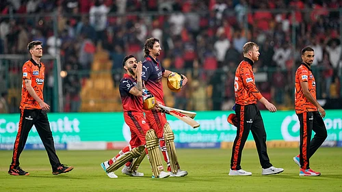 (AP Photo/Aijaz Rahi) : Royal Challengers Bengalurus Virat Kohli, second left, gestures to the fans as he walks out with teammate Tim David after winning the Indian Premier League cricket match against Sunrisers Hyderabad in Bengaluru, India, Saturday, March 28, 2026