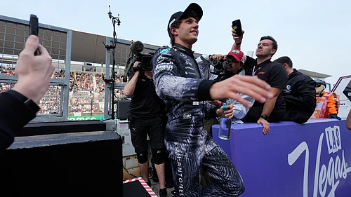 | Photo: AP/Eugene Hoshiko : Mercedes driver Kimi Antonelli of Italy celebrates after he clocked the fastest time in the qualifying session of the Japanese Formula One Grand Prix at the Suzuka Circuit in Suzuka, Japan, Saturday, March 28, 2026.