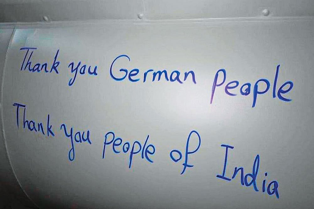 | Photo Courtesy: X/Iraninmumbai : Message of Gratitude: A handwritten ‘thank you’ note pasted on an Iranian missile 