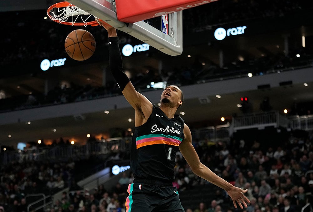| Photo: AP/Aaron Gash : San Antonio Spurs Victor Wembanyama dunks during the second half of an NBA basketball game against the Milwaukee Bucks in Milwaukee.
