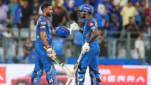 AP Photo/Rafiq Maqbool : Mumbai Indians captain Hardik Pandya, right, and Naman Dhir celebrate after won the match during the Indian Premier League cricket match between Mumbai Indians and Kolkata Knight Riders in Mumbai, India, Sunday, March 29, 2026