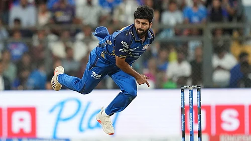 AP Photo/Rafiq Maqbool : Mumbai Indians Shardul Thakur bowls a delivery during the Indian Premier League cricket match between Mumbai Indians and Kolkata Knight Riders in Mumbai, India, Sunday, March 29, 2026.