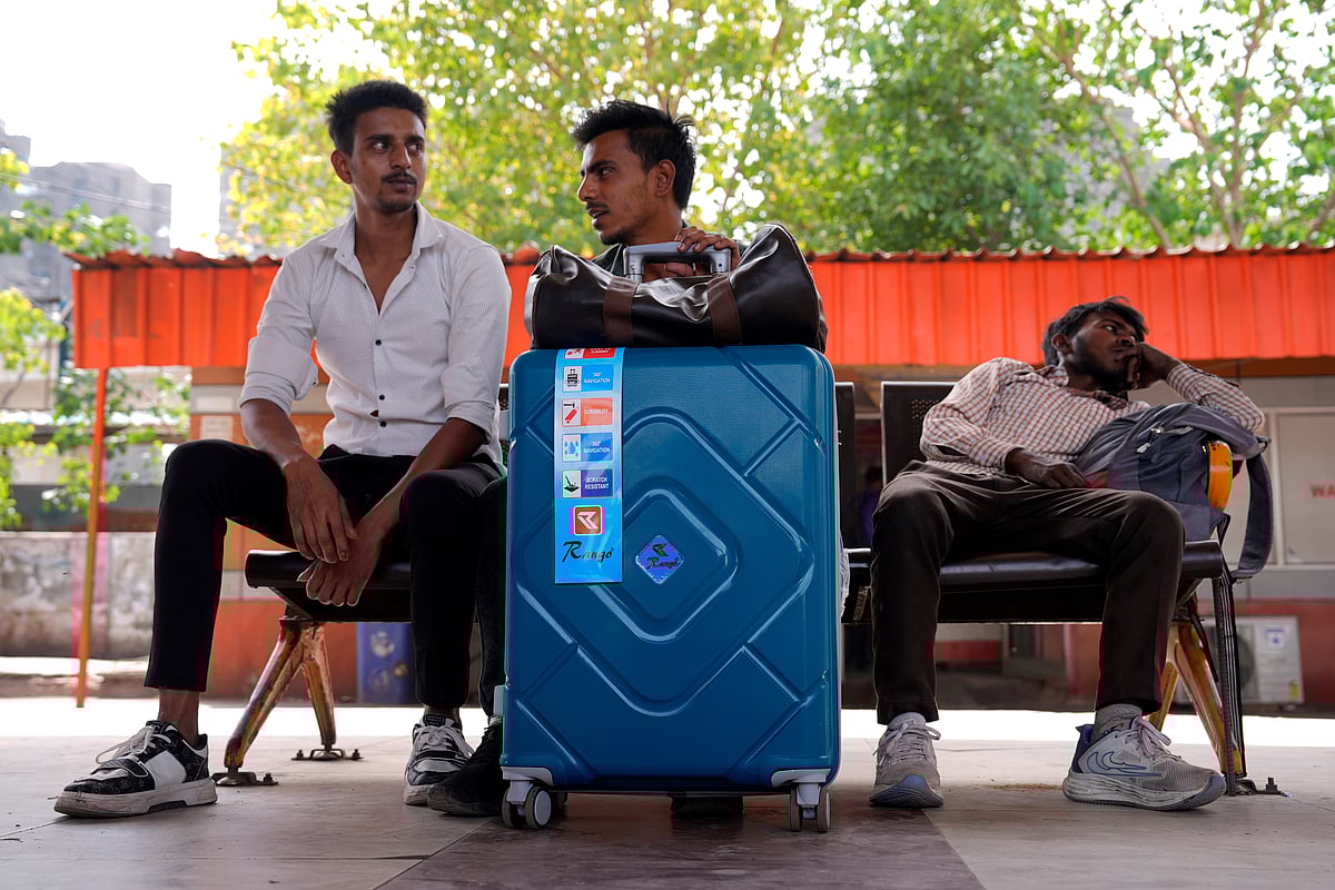 SURESH K PANDEY : Fear Of Exclusion Drives Migrant Labourers  Home To Vote, Kerala Feels The Strain