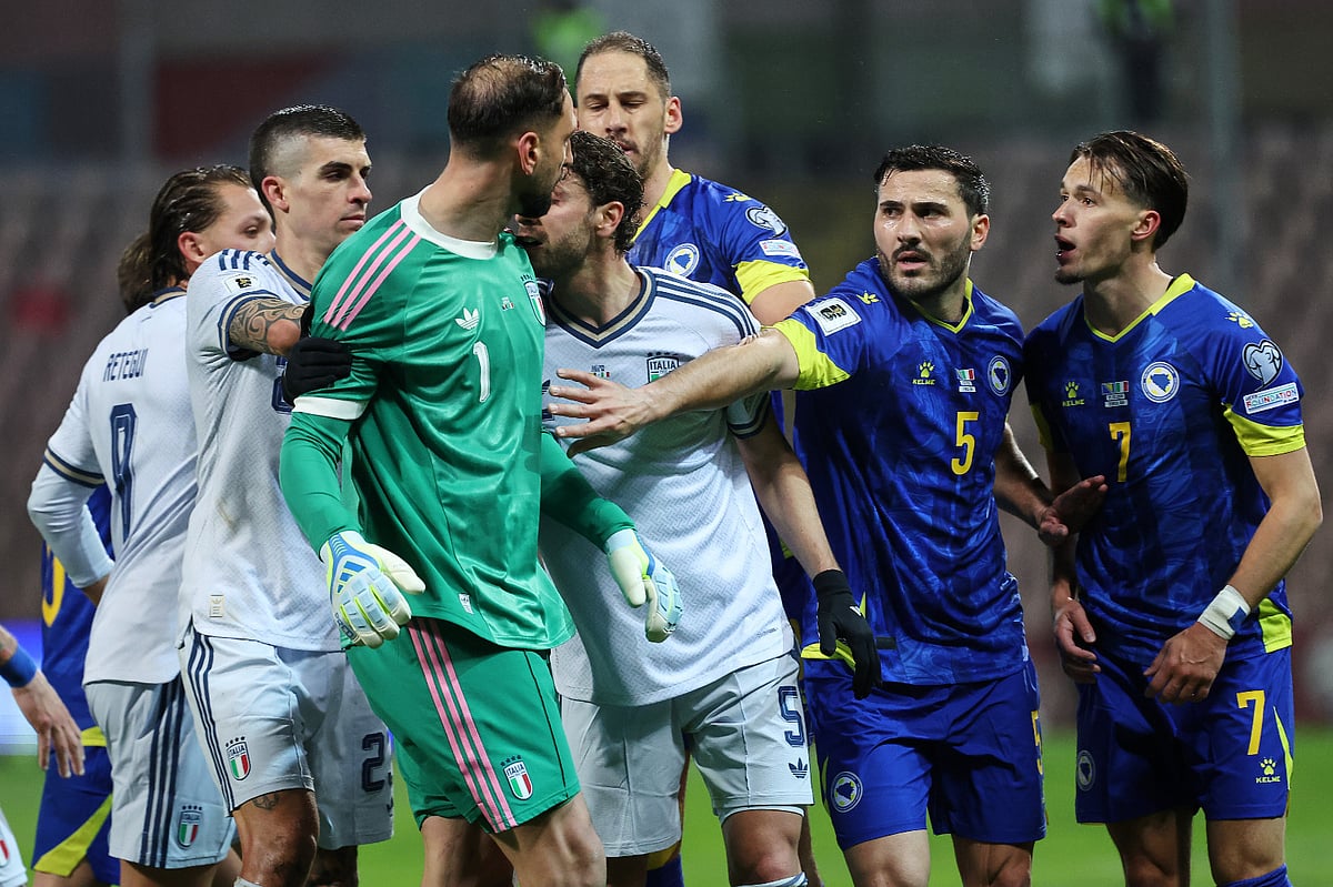 AP : Teammates separate Italy goalkeeper Gianluigi Donnarumma and Bosnias Amar Dedic, right, during the World Cup qualifying playoff final soccer match between Bosnia and Italy in Zenica, Bosnia, Tuesday, March 31, 2026