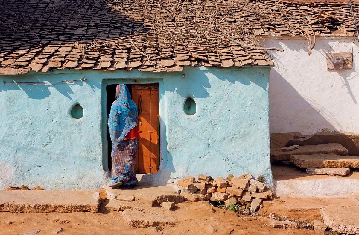 Shutterstcock : Representative Image of unorganised women workers. Suman Kamble’s murder in Mira Road was reported as a crime. But behind it lies a deeper story of sexual harassment at workplace and a system that failed to protect a domestic worker(s)