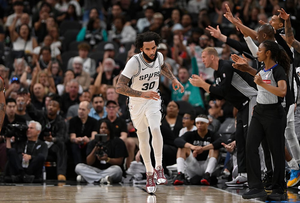 | Photo: AP/Darren Abate : San Antonio Spurs forward Julian Champagnie (30) celebrates after a 3-point basket during the second half of an NBA basketball game against the Chicago Bulls in San Antonio. 