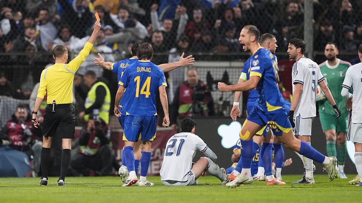 | Photo: Fabio Ferrari/LaPresse via AP : Referee Clement Turpin shows a red card to Italy's Alessandro Bastoni (21) during the World Cup qualifying playoff final soccer match between Bosnia and Italy in Zenica, Bosnia, Tuesday, March 31, 2026. 