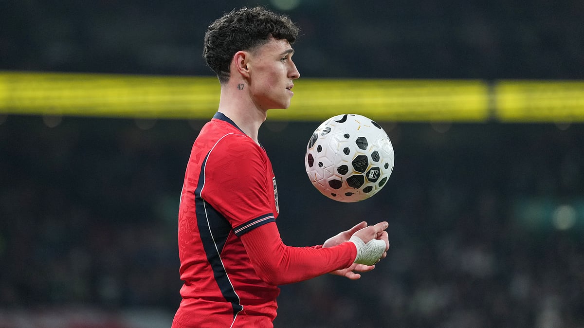 | Photo: AP/Alastair Grant : England's Phil Foden holds the ball during the international friendly soccer match between England and Uruguay in London, Friday, March 27, 2026.