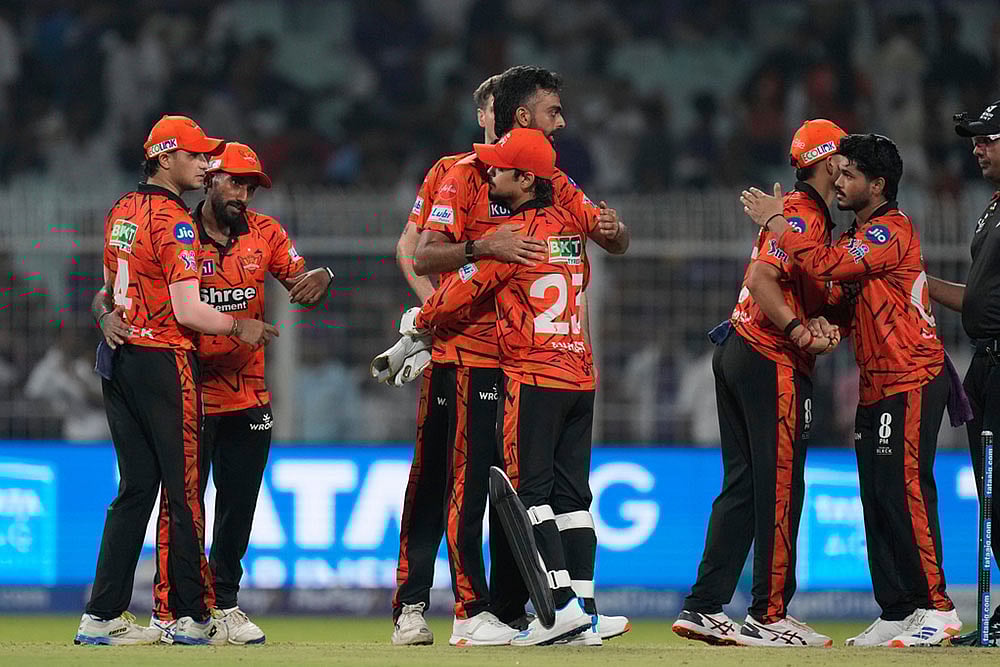 Photo: AP/Bikas Das : Sunrisers Hyderabads players celebrates after winning the Indian Premier League match aganist Kolkata Knight Riders in Kolkata, India.