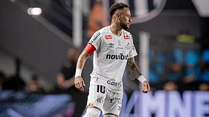 | Photo: X/neymarjr : Neymar in action for Santos during the Brazilian Serie A match against Remo on April 2, 2026.