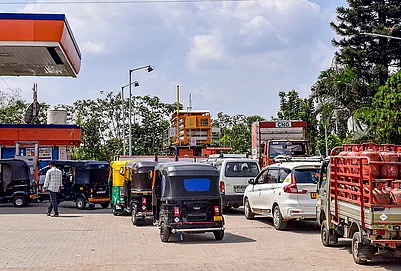 | Photo: PTI : An LPG cylinder carrier truck and other vehicles queue up at a CNG station amid disruptions in supplies due to the ongoing West Asia war, in Chikkamagaluru, Karnataka.