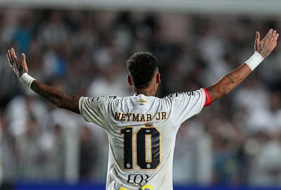 | Photo: AP/Andre Penner : Santos Neymar reacts during a Brazilian soccer league match against Remo in Santos, Brazil.