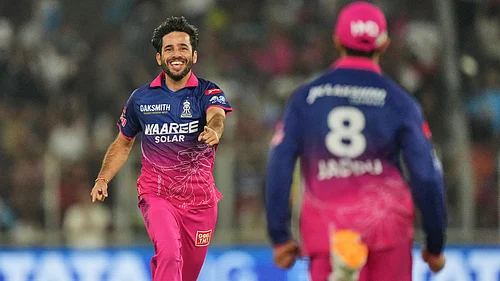 Ravi Bishnoi celebrates his wicket with Ravindra Jadeja during Gujarat Titans vs Rajasthan Royals IPL 2026 match.