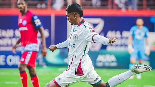 Photo: X/Indian Super League : Liston Colaco scoring Mohun Bagan Super Giants opening goal against Jamshedpur FC.