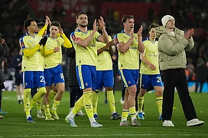 | Photo: AP/Dave Shopland : Southampton's team players celebrate after the English FA Cup quaterfinal soccer match between Southampton and Arsenal in Southampton, England.