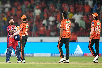 Photo: AP/Mahesh Kumar A. : Lucknow Super Giants captain Rishabh Pant, left, shakes hands with Sunrisers Hyderabads players after winning the Indian Premier League cricket match between Sunrisers Hyderabad and Lucknow Super Giants in Hyderabad, India.