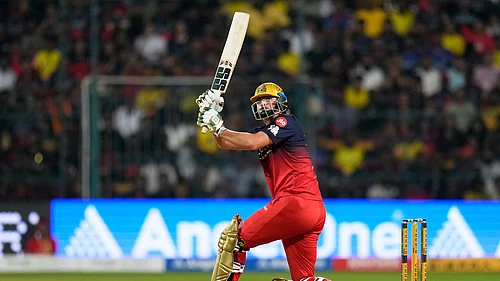(AP Photo/Aijaz Rahi) : Royal Challengers Bengalurus Tim David plays a shot during the Indian Premier League cricket match between Chennai Super Kings and Royal Challengers Bengaluru in Bengaluru, India, Sunday, April 5, 2026.