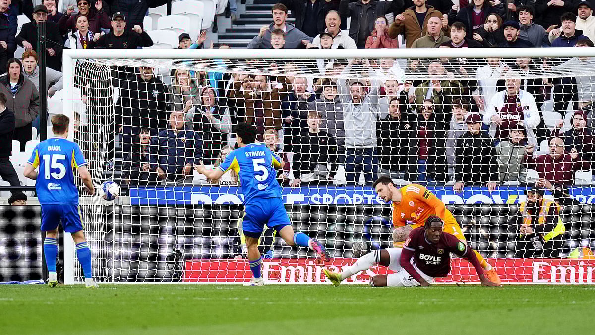 (John Walton/PA via AP) : West Ham United's Axel Disasi, center right, scores their side's second goal during their English FA Cup, quarter-final soccer match against Leeds United in London, Sunday, April 5, 2026. 