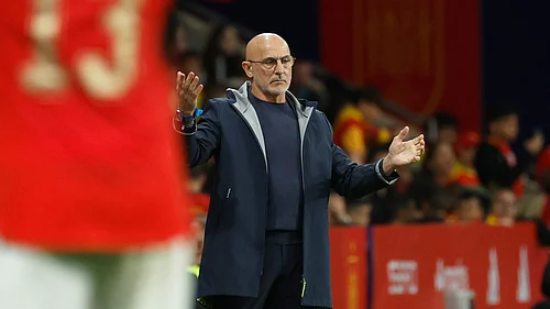 | Photo: AP/Joan Monfort : Spains coach Luis de la Fuente reacts during the international friendly soccer match between Spain and Egypt in Barcelona , Spain, Tuesday, March 31, 2026.