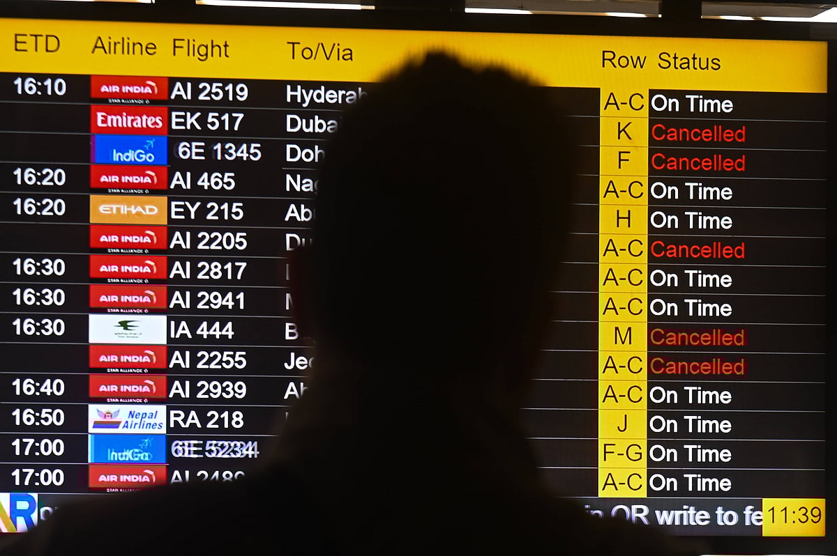 Imago : Flights Disrupted Following Strikes On Iran, In New Delhi Passengers look at the screen displaying flight details as several flights are cancelled due to regional airspace closures following escalating tensions and reported military strikes involving Iran, Israel, and the United States in New Delhi, India, on March 1, 2026.