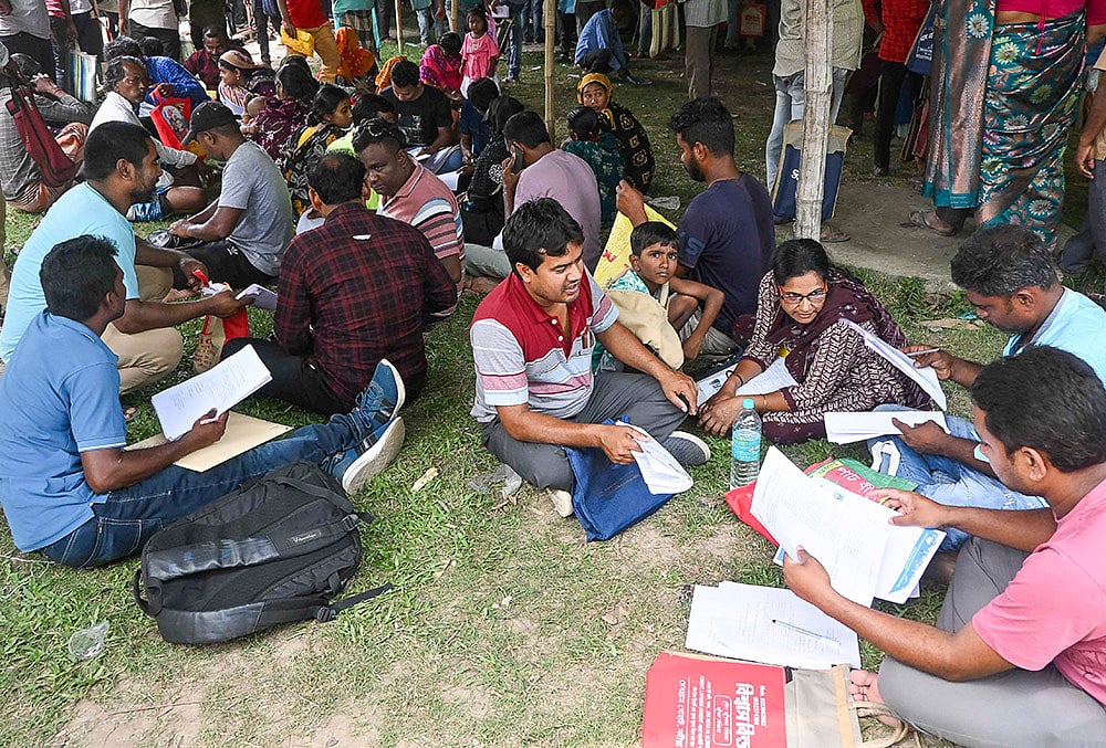 | Photo: PTI : People, whose names were deleted from voters lists in the ongoing Special Intensive Revision (SIR) of electoral rolls in poll-bound West Bengal, queue up to present their cases before judicial officers, ahead of the state Assembly elections, at Krishnanagar, in Nadia district.