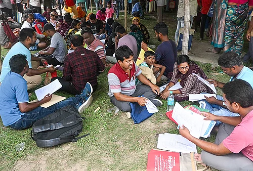 | Photo: PTI : People, whose names were deleted from voters lists in the ongoing Special Intensive Revision (SIR) of electoral rolls in poll-bound West Bengal, queue up to present their cases before judicial officers, ahead of the state Assembly elections, at Krishnanagar, in Nadia district.