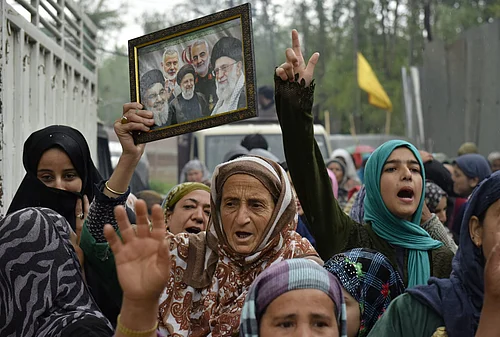 Yasir Iqbal : People raise slogans and hold a portrait of late Irans Supreme Leader Ayatollah Ali Khamenei, in response to the ceasefire agreement between Iran, the United States and Israel, after US President Donald Trump pulled back from his threats to destroy Iranian civilization, in Srinagar, Jammu and Kashmir, Wednesday, April 8, 2026