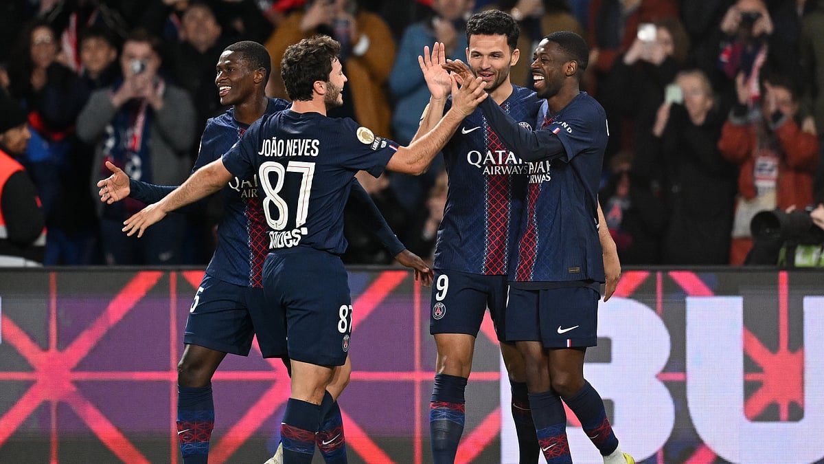 | Photo: AP/Emma Da Silva : PSG players celebaret after a goal during a League One soccer match between Paris Saint-Germain and Toulouse in Paris, France, Friday, April 3, 2026.