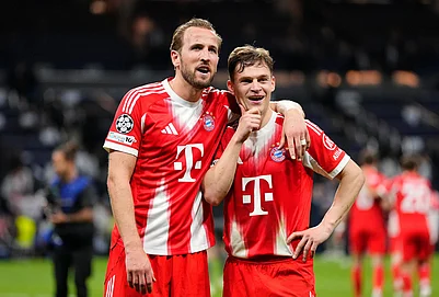 | Photo: AP/Jose Breton : Bayerns Harry Kane, left, and teammate Joshua Kimmich look at the fans after the Champions League quarterfinal first leg soccer match between Real Madrid and Bayern Munich in Madrid, Spain.