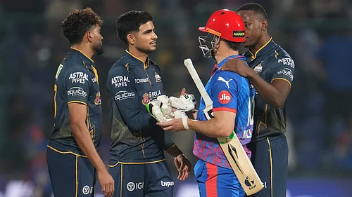 (AP Photo/ Manish Swarup) : Gujarat Titans captain Shubman Gill, second from left, shakes hand with Delhi Capitals David Miller, second from right, after Gujarat Titans won the Indian Premier League cricket match against Delhi Capitals in New Delhi, India, Wednesday, April. 8, 2026