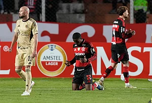 | Photo: AP/Martin Mejia : Evertton Araujo of Brazil's Flamengo, center, celebrates after defeating Peru's Cusco FC at the end of a Copa Libertadores Group A soccer match in Cuzco, Peru.