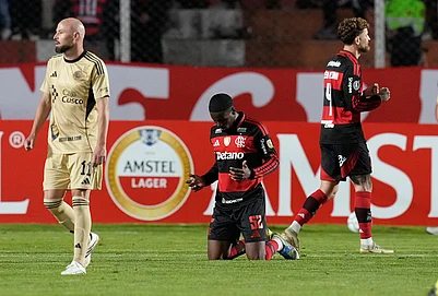| Photo: AP/Martin Mejia : Evertton Araujo of Brazils Flamengo, center, celebrates after defeating Perus Cusco FC at the end of a Copa Libertadores Group A soccer match in Cuzco, Peru.