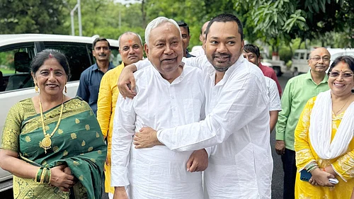 IMAGO / Hindustan Times | Representative Image : Bihar Chief Minister Nitish Kumar with his son Nishant Kumar on Nishants birth day at 1, Anne Marg on July 20, 2025 in Patna, India