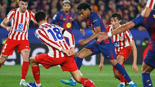 | Photo: AP/Joan Monfort : Barcelonas Lamine Yamal challenges for the ball with Atletico Madrids Marc Pubill during the Champions League quarterfinal first leg soccer match between Barcelona and Atletico Madrid in Barcelona, Spain, Wednesday, April 8, 2026.