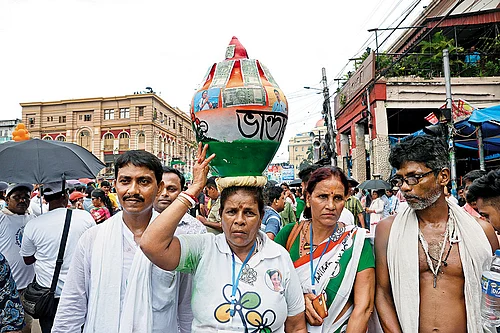 | Photo: Imago/NurPhoto : TMC supporters attend public gathering addressed by Chief Minister Mamata Banerjee on Martyrs Day
