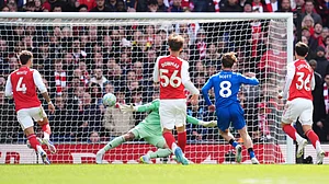 | Photo: AP/Adam Davy : Bournemouth's Alex Scott scores his side's second goal of the game during the English Premier League soccer match between Arsenal and Bournemouth in London, England Saturday, April 11, 2026.