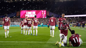 | Photo: AP/Jordan Pettitt : West Ham United's Taty Castellanos, bottom right, celebrates scoring with teammates during their English Premier League soccer match against Wolverhampton Wanderers in London, Friday, April 10, 2026.